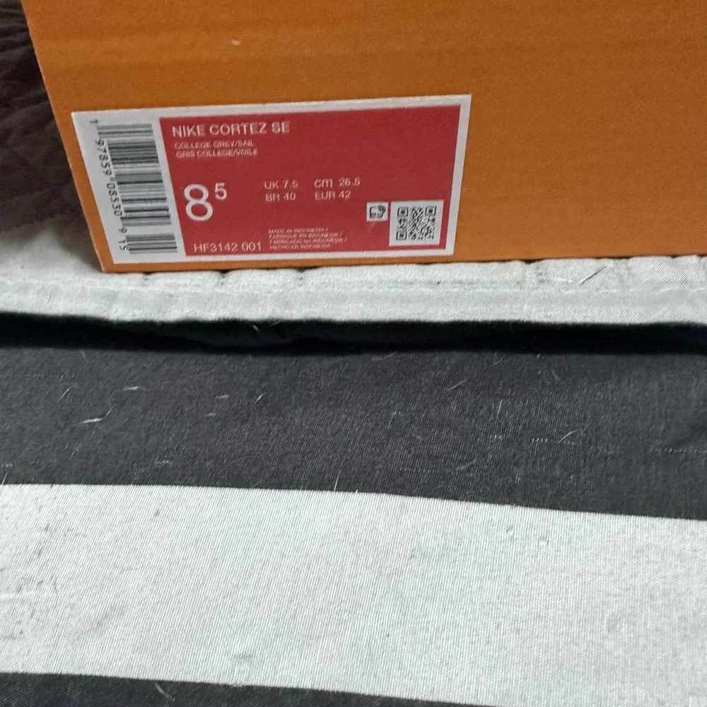 CLOSET CLOSING MENS NIKE CORTEZ SE NIB - Picture 2 of 5